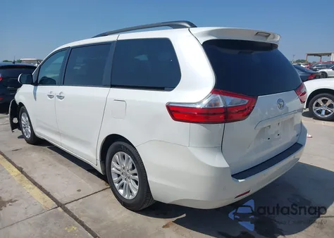 2015 Toyota Sienna Xle 8 Passenger z USA, uszkodzony, nr VIN 5TDYK3DC3FS549992